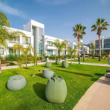 Welcoming In Luxurious Surroundings *
