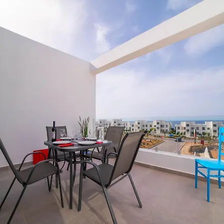 Welcoming In Luxurious Surroundings Apartment Kyrenia (Northern Cyprus)